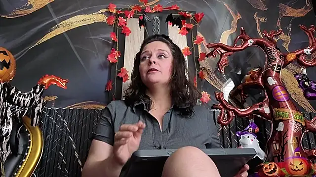 Snapshot of AmandaKovich chatting on October 22, 2025, 7:35 pm AmandaKovich online show from October 22, 2025, 7:35 pm