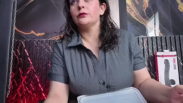 Snapshot of AmandaKovich chatting on November 18, 2025, 7:17 pm AmandaKovich online show from November 18, 2025, 7:17 pm