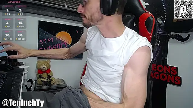 Snapshot of teninchty chatting on November 3, 2025, 4:43 pm teninchty online show from November 3, 2025, 4:43 pm