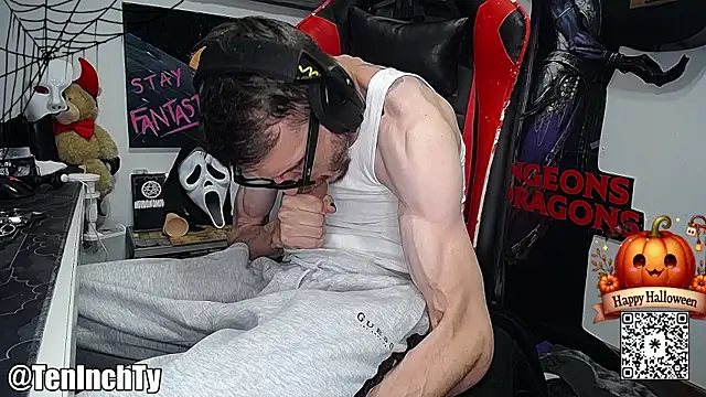 Snapshot of teninchty chatting on October 31, 2025, 5:31 pm teninchty online show from October 31, 2025, 5:31 pm