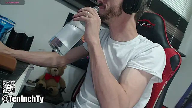 Snapshot of teninchty chatting on November 18, 2025, 6:44 pm teninchty online show from November 18, 2025, 6:44 pm