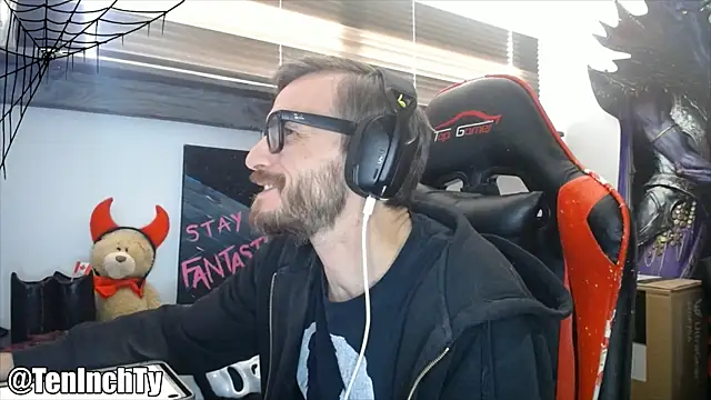 Snapshot of teninchty chatting on October 14, 2025, 6:19 pm teninchty online show from October 14, 2025, 6:19 pm