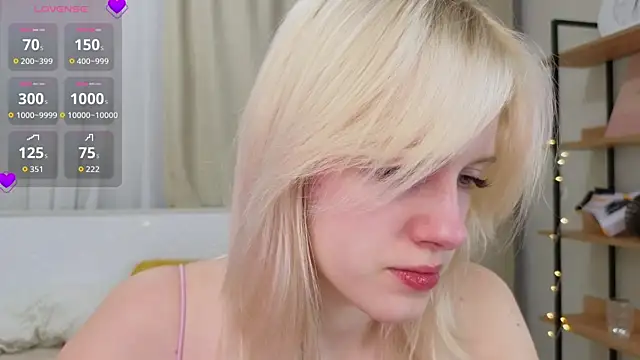 Snapshot of EdlaHewell chatting on October 13, 2025, 11:16 pm EdlaHewell online show from October 13, 2025, 11:16 pm