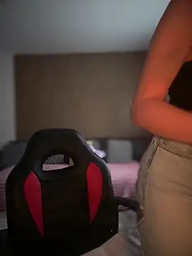 YoungHotMilf97 online show from February 14, 2026, 12:16 pm