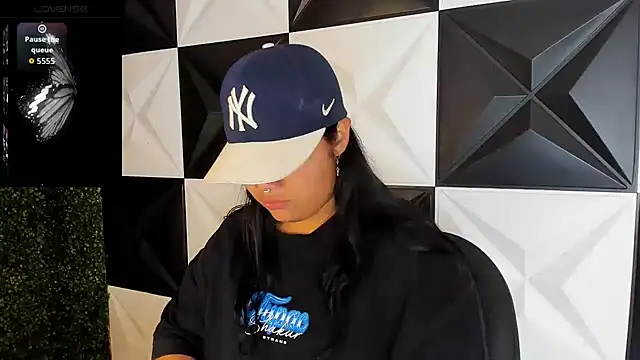 Snapshot of melany_rouse18 chatting on October 25, 2025, 1:05 am melany rouse18 online show from October 25, 2025, 1:05 am