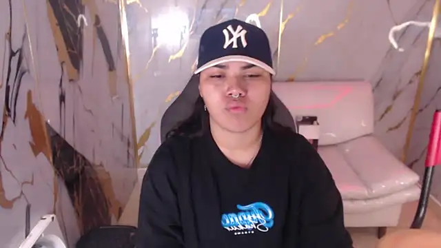 Snapshot of melany_rouse18 chatting on October 29, 2025, 11:42 am melany rouse18 online show from October 29, 2025, 11:42 am