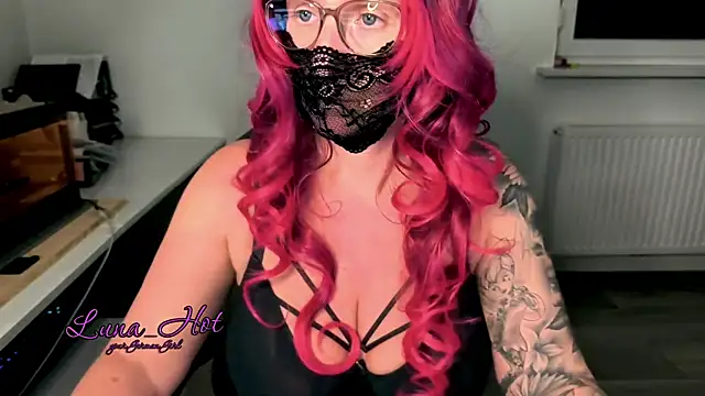 Snapshot of Lunalein chatting on November 20, 2025, 8:31 pm Lunalein online show from November 20, 2025, 8:31 pm