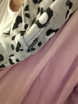 Loly2025 online show from December 18, 2025, 1:00 am