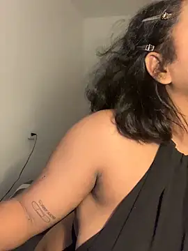 Snapshot of Dahiana_Giil chatting on November 21, 2025, 6:56 am Dahiana Giil online show from November 21, 2025, 6:56 am