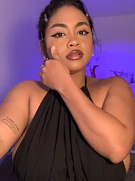 Snapshot of Dahiana_Giil chatting on October 28, 2025, 6:23 am Dahiana Giil online show from October 28, 2025, 6:23 am