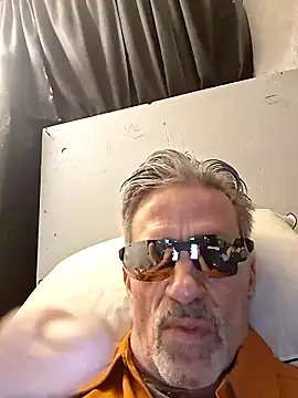 Snapshot of Billgreen69 chatting on April 19, 2026, 12:55 am Billgreen69 online show from April 19, 2026, 12:55 am