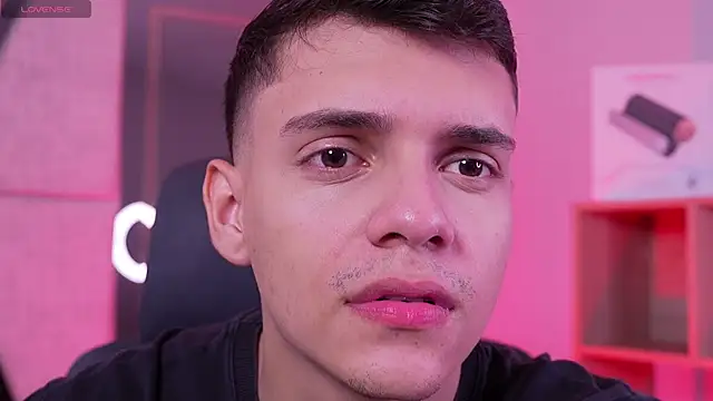 JacobRoberts1 online show from December 19, 2025, 10:34 pm