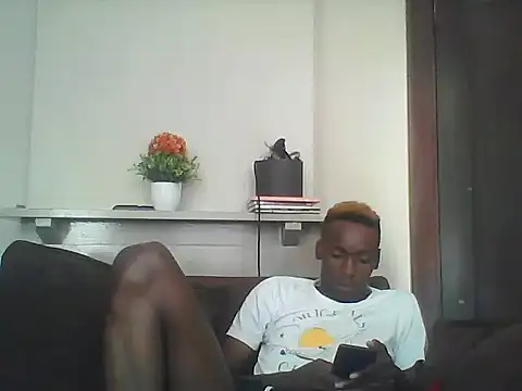 Snapshot of MpVitaminD chatting on October 8, 2025, 6:15 am MpVitaminD online show from October 8, 2025, 6:15 am