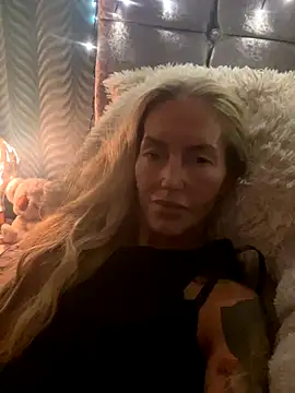 Snapshot of Fiery_Blonde_LexiX chatting on October 28, 2025, 11:14 pm Fiery Blonde LexiX online show from October 28, 2025, 11:14 pm