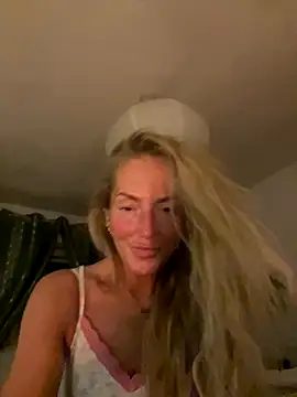 Snapshot of Fiery_Blonde_LexiX chatting on October 20, 2025, 9:59 pm Fiery Blonde LexiX online show from October 20, 2025, 9:59 pm