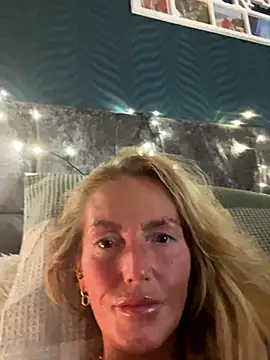 Snapshot of Fiery_Blonde_LexiX chatting on October 25, 2025, 6:41 pm Fiery Blonde LexiX online show from October 25, 2025, 6:41 pm