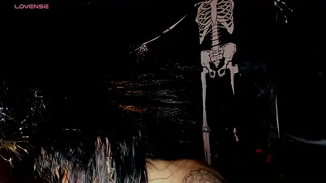 Snapshot of Skay_Hot chatting on October 16, 2025, 10:40 pm Skay Hot online show from October 16, 2025, 10:40 pm