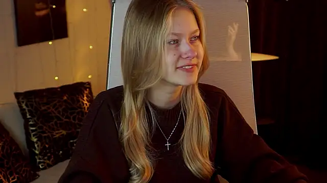Snapshot of EveMundie chatting on June 3, 2026, 9:54 am EveMundie online show from June 3, 2026, 9:54 am