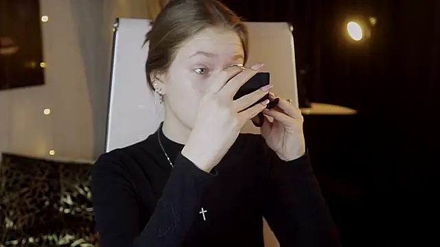 Snapshot of EveMundie chatting on March 9, 2026, 9:24 am EveMundie online show from March 9, 2026, 9:24 am