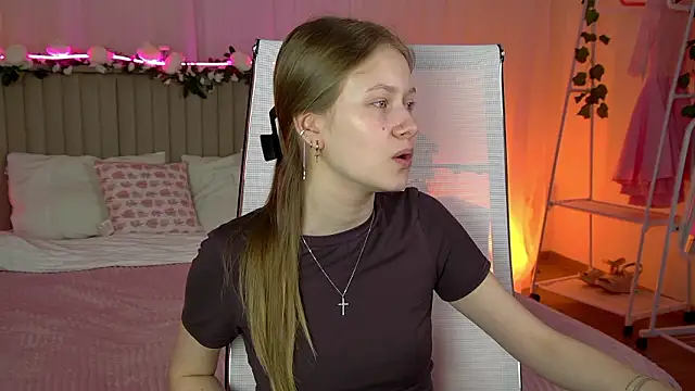 Snapshot of EveMundie chatting on March 17, 2026, 11:24 am EveMundie online show from March 17, 2026, 11:24 am