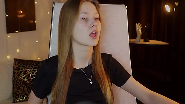 Snapshot of EveMundie chatting on March 16, 2026, 10:19 am EveMundie online show from March 16, 2026, 10:19 am