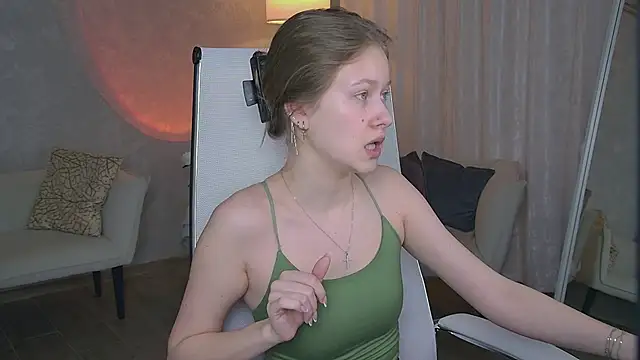 Snapshot of EveMundie chatting on March 15, 2026, 8:21 am EveMundie online show from March 15, 2026, 8:21 am