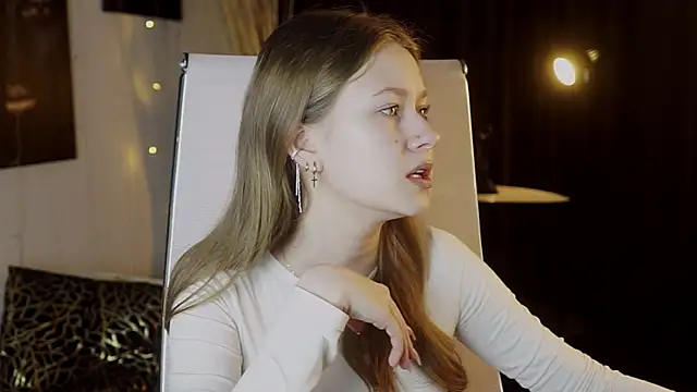 Snapshot of EveMundie chatting on March 7, 2026, 9:37 am EveMundie online show from March 7, 2026, 9:37 am