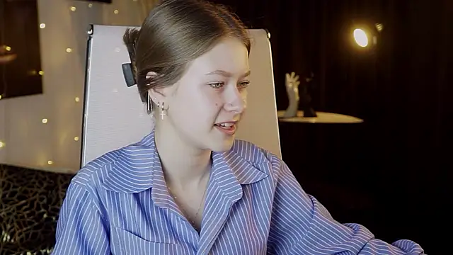 Snapshot of EveMundie chatting on March 5, 2026, 6:32 am EveMundie online show from March 5, 2026, 6:32 am