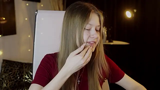 Snapshot of EveMundie chatting on March 12, 2026, 6:17 am EveMundie online show from March 12, 2026, 6:17 am