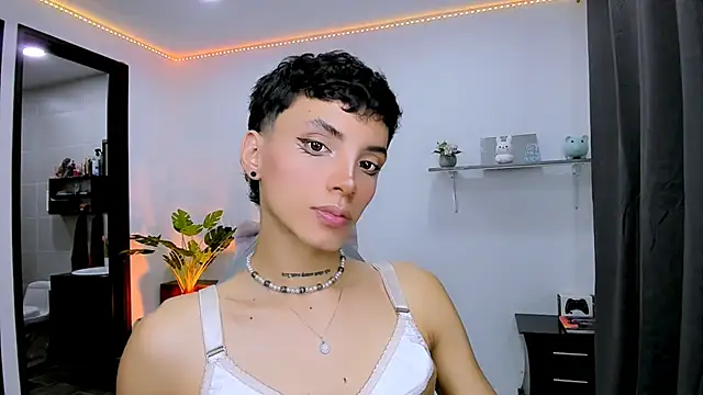 nilam valker online show from September 19, 2025, 3:43 am