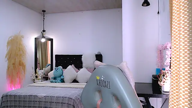 nilam valker online show from February 15, 2025, 6:23 pm