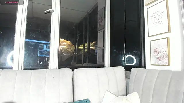 Snapshot of Ivanna_West chatting on July 23, 2026, 10:01 am Ivanna West online show from July 23, 2026, 10:01 am