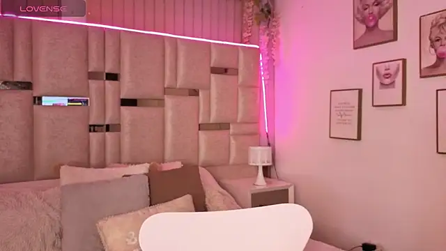 Snapshot of Ivanna_West chatting on February 22, 2026, 4:26 am Ivanna West online show from February 22, 2026, 4:26 am