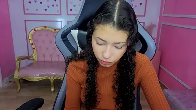 danatella a online show from February 2, 2026, 12:59 pm