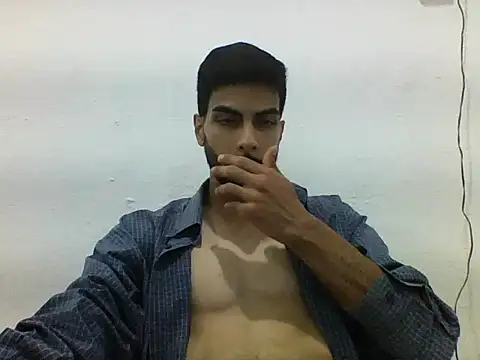 Gabrielteixeira120 online show from May 3, 2026, 8:34 pm