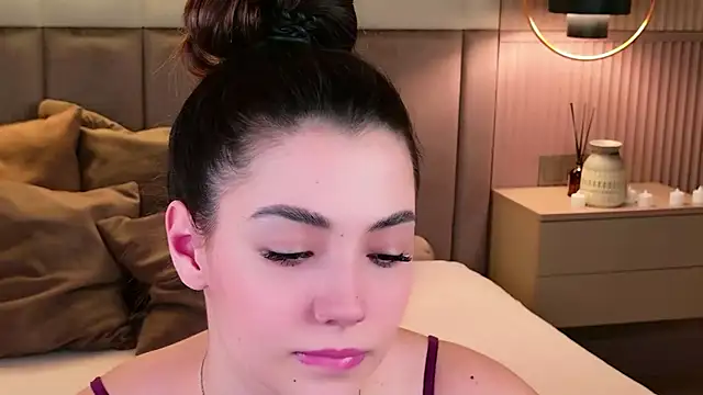 Alice Deleon online show from November 6, 2025, 10:41 am