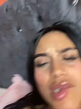 Emily sharlot online show from December 20, 2025, 11:46 am