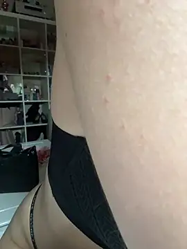 sexymelli18 online show from March 10, 2026, 5:28 pm