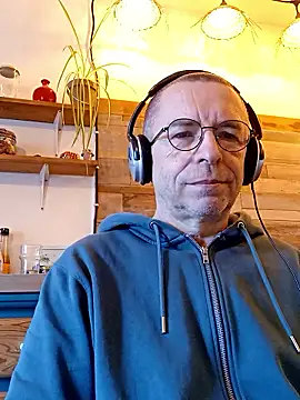 Snapshot of Xavspank2 chatting on January 6, 2026, 9:02 am Xavspank2 online show from January 6, 2026, 9:02 am