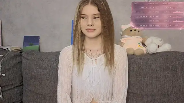 Snapshot of CarolinePepper chatting on June 26, 2026, 12:44 pm CarolinePepper online show from June 26, 2026, 12:44 pm