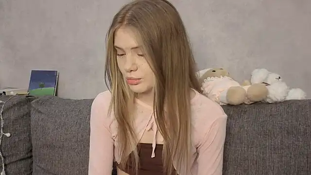 Snapshot of CarolinePepper chatting on July 3, 2026, 1:28 pm CarolinePepper online show from July 3, 2026, 1:28 pm