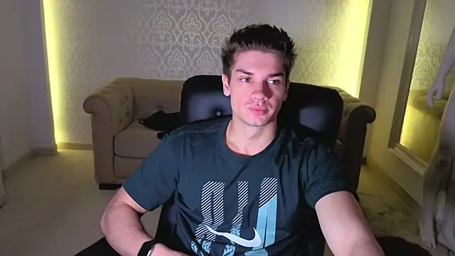 Snapshot of MaxKaiden chatting on June 18, 2026, 4:00 am MaxKaiden online show from June 18, 2026, 4:00 am