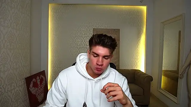 MaxKaiden online show from October 3, 2025, 6:48 am