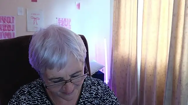 Sandra Snowflake online show from June 10, 2026, 12:28 pm