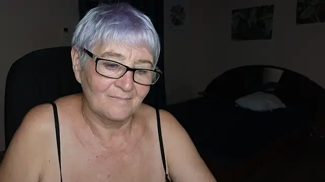 Sandra Snowflake online show from September 22, 2025, 4:02 pm