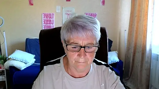 Sandra Snowflake online show from June 22, 2026, 3:58 am