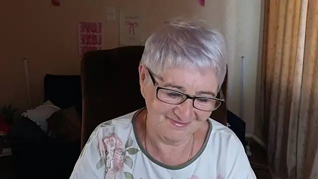 Sandra Snowflake online show from May 25, 2026, 4:34 am