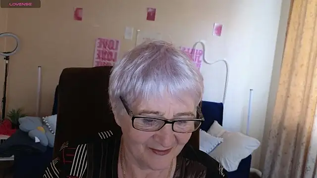Sandra Snowflake online show from May 14, 2026, 4:09 am