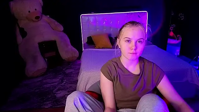 Snapshot of Dyna_bae chatting on November 18, 2025, 2:05 am Dyna bae online show from November 18, 2025, 2:05 am