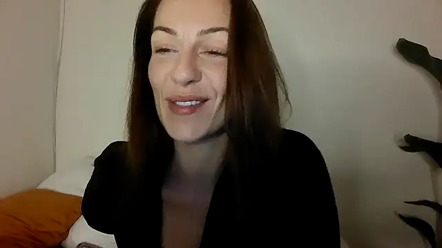 Snapshot of Edenfox- chatting on February 13, 2026, 11:16 pm Edenfox- online show from February 13, 2026, 11:16 pm